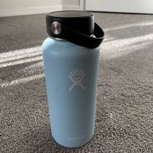 Blue 32 oz hydro flask